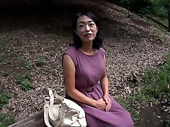 H053G04 A plain 60th birthday mature woman is a shaved pussy! An ordinary aunt makes a body with an fine sensitivity shake