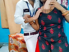 Teacher ne studen ko hookup ke bare me nhi bataya student ne khud teacher ke sath  hump kiya