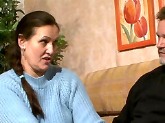 Old thirsting couple performs muddy oral sex on sofa