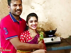 Bhabhi Khana Paka Raha tha Ushe Andhera me leke Chud Diya