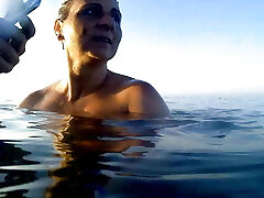 Luna gargles her mouthpiece underwater before getting fucked