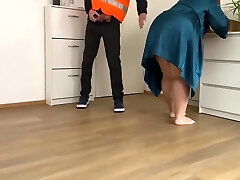 Super-fucking-hot Milf - Package Delivery Man Cums On Gorgeous Cougar Ass 5 Min