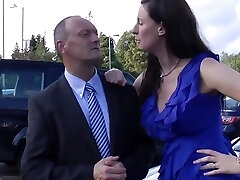 English mature hotty seduces random stranger