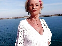 Eva, mature with big boobs wants a firm trio