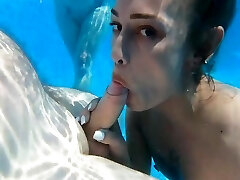 Sex In The Swimming Pool