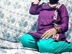 Indian dasi bahabi xxx in the guest room