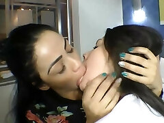 Lesbos Sexy Deep Kissing