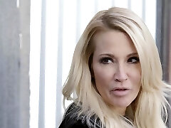 Extremely wild American all girl Jessica Drake wanna some tribbing at night