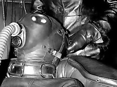 The Leather Domme - Leather Fetish - Total Leather Bondage 
