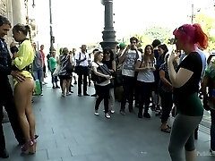 Horn-mad couple enjoys mutual oral petting right in the public club