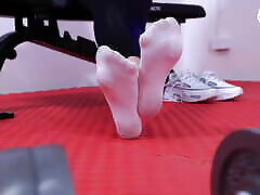 pov gym pervers doit sentir ses chaussettes moites