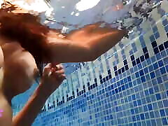 Tetona Amateur Was Too Hot to Be Fucked in the Pool