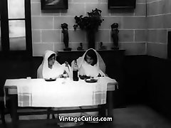 Lesbiche Suore di Manutenzione Visitatore&039;s Cazzo 1920 1920 Vintage