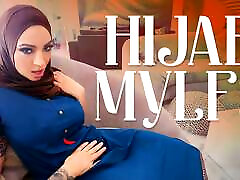 Muslim Step-sister-in-law Is Disturbed When She Sees Her Step-brother&039;s Big Cock - Hijab MYLFs