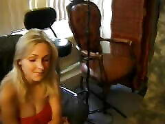 I&039;m Dana, a blonde camgirl with a shaved pussy and today I