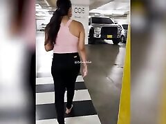 ayudé a esta chica desconocida a encontrar su auto en el estacionamiento y no puedes imaginar cómo me agradeció