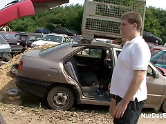 Geile Junge Teen Praktikantin wird vom Chef outdoor gefickt