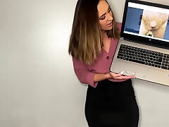 xoxoxo cunnilingus solo domina talks dirty about size