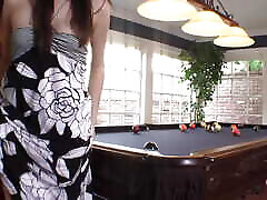 brünette milf fickt ein feines junges mädchen mit mund und fingern