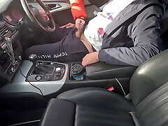 fremdes mädchen wichst kerl im auto und er