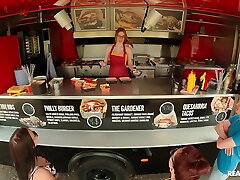 charlie dean - wunderschönes rothaariges babe atemberaubender xxx clip