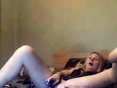 Big sex sphone horny milf gets creamy orgasm on urit urut dildo.