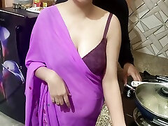 desi indische stiefmutter überrascht ihren stiefsohn vivek an seinem geburtstag dirty talk in hindi-stimme