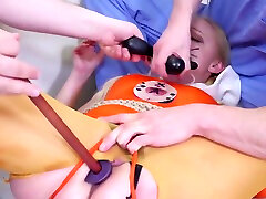 babe wird in dreier-dominanz am spieß gebraten