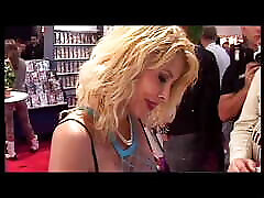 Pornostar per Un Giorno full daddy seeing Movie Uncut Version