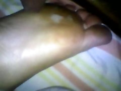leche en pies de mi mujer dormida 11