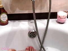 I take a bath and show off my agapet fuck legs.