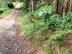 Me Pierdo En El Bosque Y Me Follo Un Turista