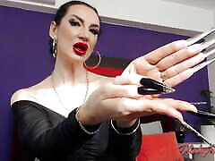 Black and Gold Nails Worship