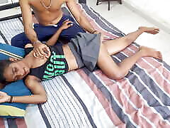 stepbro baise sa belle blonde par surprise en nettoyant la chambre