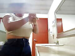 AMATEUR CAMERA IN PUBLIC TOILET IN SHOPPING MALL IN sentindo ele