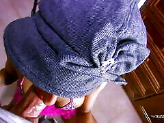 horny babe révèle sa chatte et ses faux seins avant le sexe hardcore