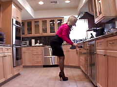 Nina Hartley and Ally Evans are horny pussy licking lesbians