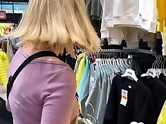 Gf gives a blowjob in the changing booth