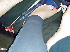 While he plays on the playstation, I massage his cock! Fantastic ???? final cumshot
