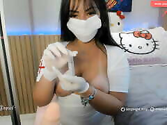 jeu de rôle infirmière sexy cosplay vous aidant dans la salle de la banque de sperme branlette et pipe