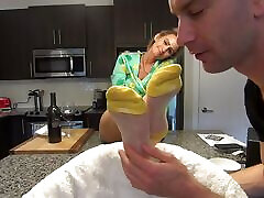 MILF&039;ed: Hot Milf Neighbour&039;s Insanely Beautiful Feet! Full