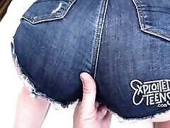 This fun-sized amatuer has an amaing ass!