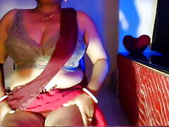 sexy solo heiße brüste nippel prise