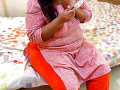 Kamuk Satule Ma Ko Beta ne Chudai Majbur - Stepmom fucks stepson while putting lipstick on her lips