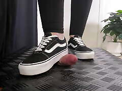 vans girl hartes stampfen, trampeln mit vollem gewicht - trampeln, bootjob, ballbusting, cbt, schuhjob, stampfen, schuhe