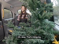 Ebony beauty creates a Christmas miracle by sucking and fucking a taxi drivers dick