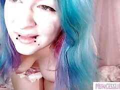 Erotic lady soniya with a pierced cutie!