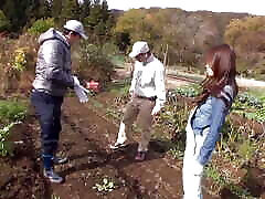 Cute Japanese girl delights four Japanese men in the field