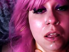 paffuto slut succhia dildo e cavalca con il suo culo grasso