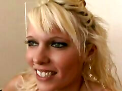 blondes tamel 3xxx mädchen reitet einen großen harten schwanz